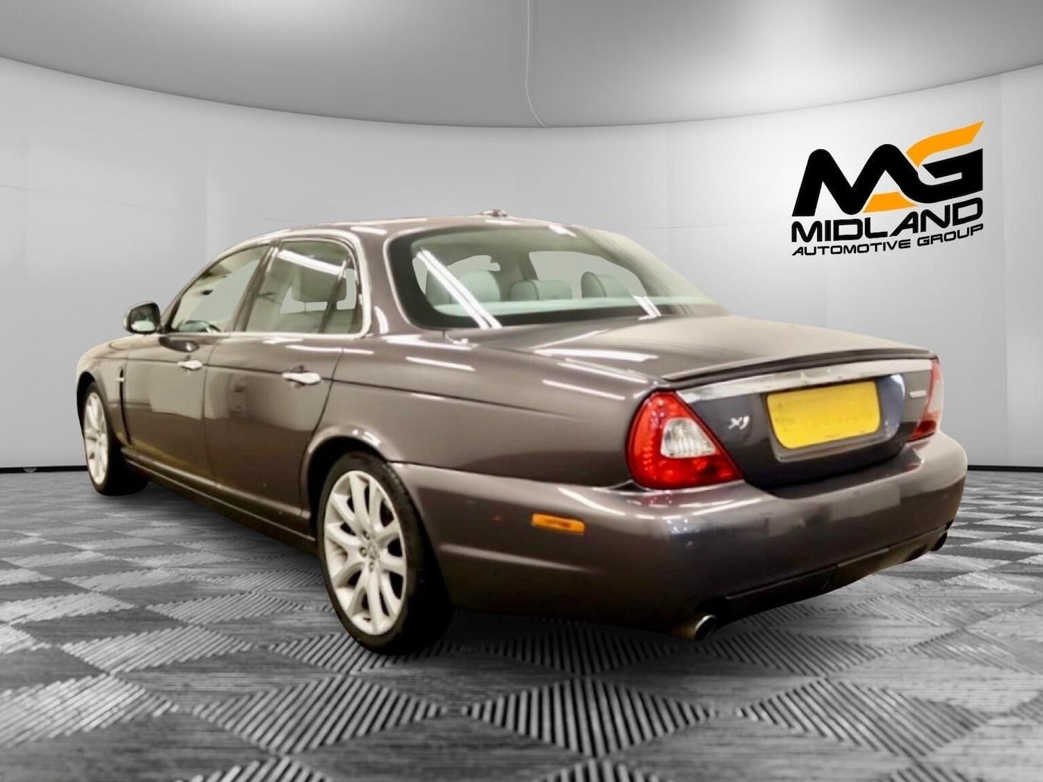 Used Jaguar XJ 2007 for sale - 76656277: Photo 2