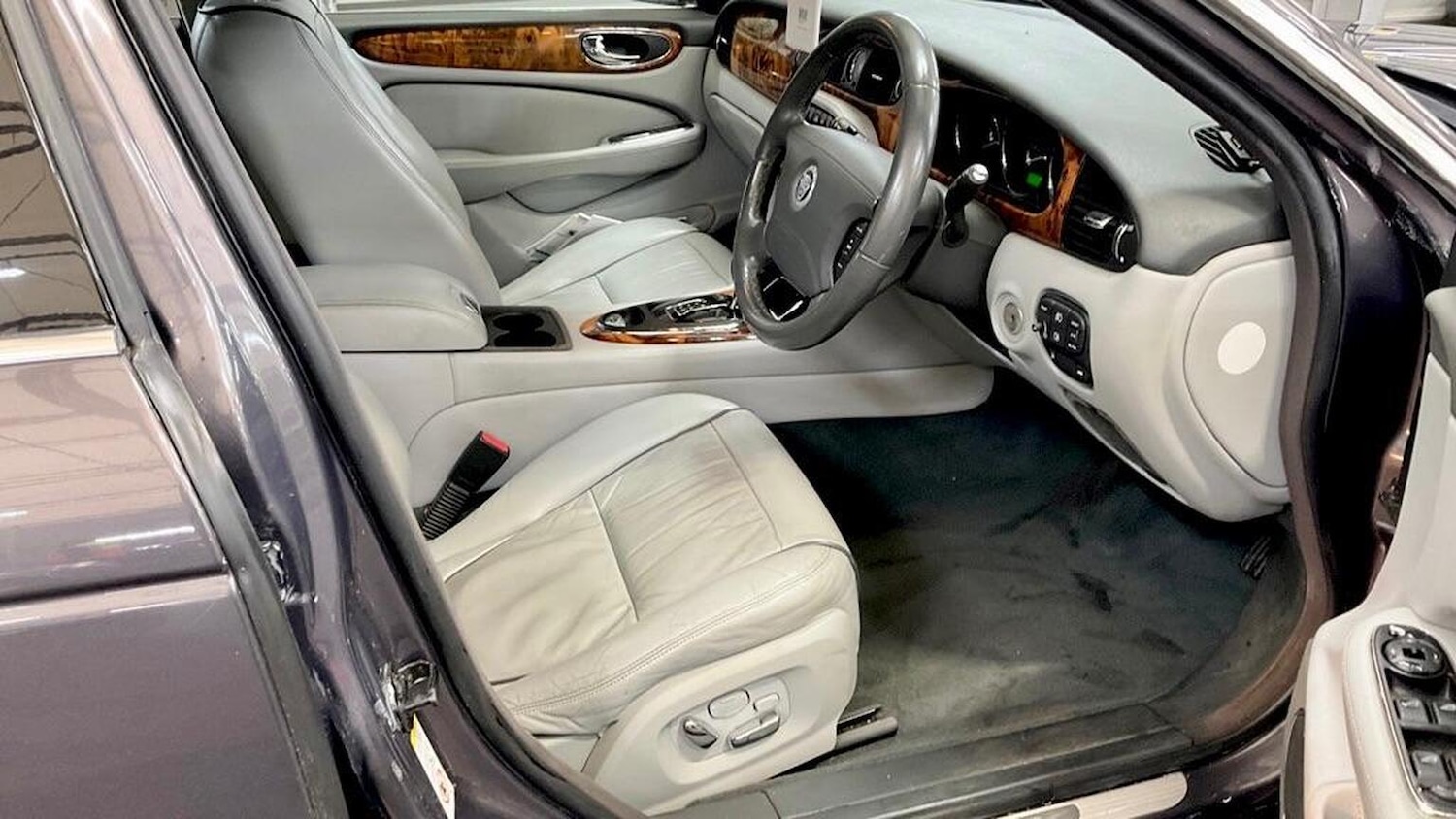 Used Jaguar XJ 2007 for sale - 76656277: Photo 4