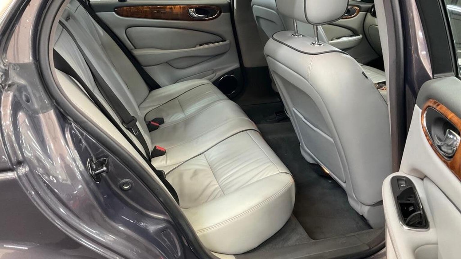 Used Jaguar XJ 2007 for sale - 76656277: Photo 5