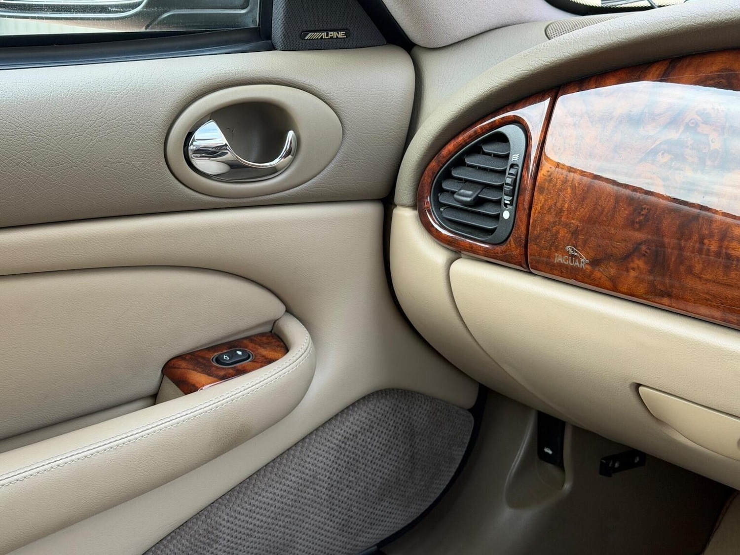 Used Jaguar XKR 2024 for sale - 77478038: Photo 17