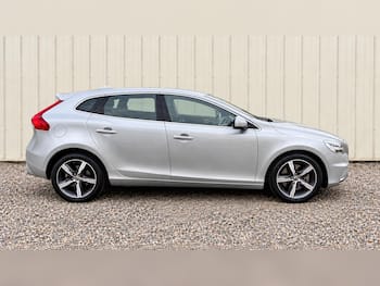 Used Volvo V40 2018 for sale - 79765404: Photo