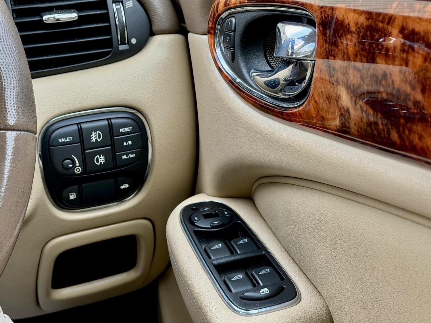 Used Jaguar XJ 2007 for sale - 76624443: Photo 17