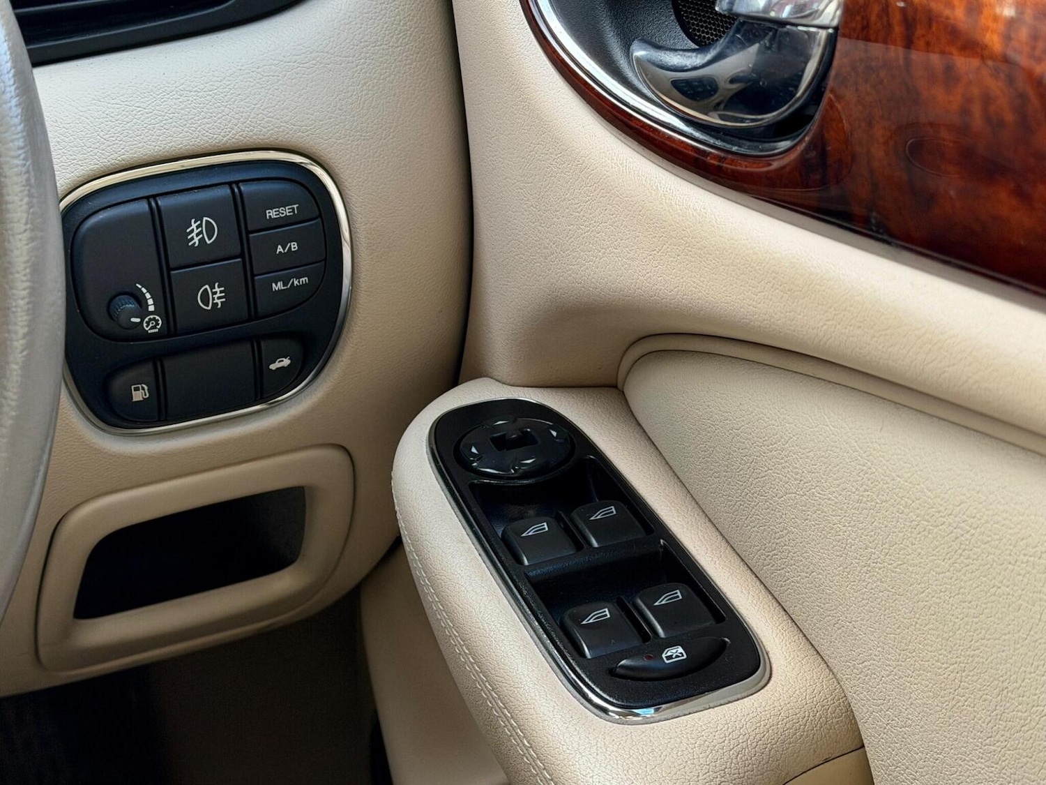 Used Jaguar XJ 2004 for sale - 76821566: Photo 17