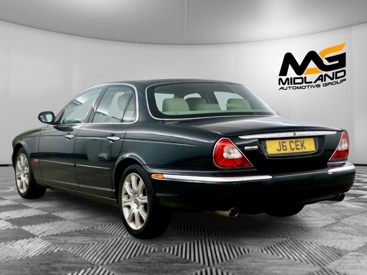 Used Jaguar XJ 2004 for sale - 76821566: Photo 2