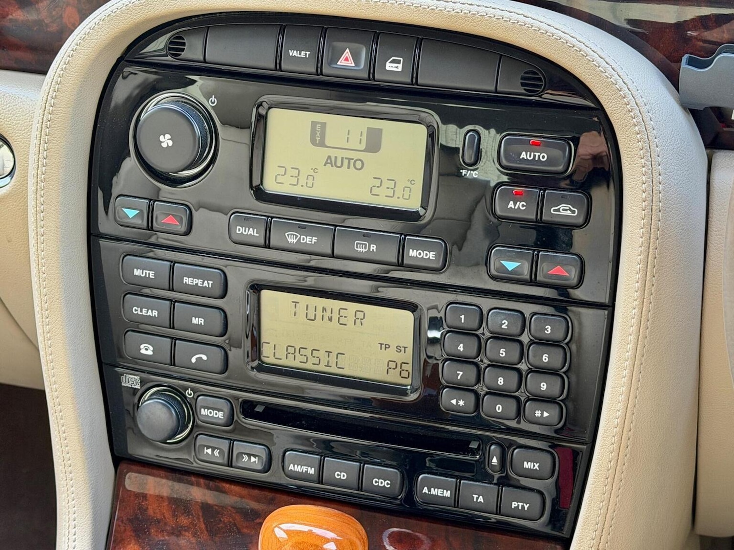 Used Jaguar XJ 2004 for sale - 76821566: Photo 21