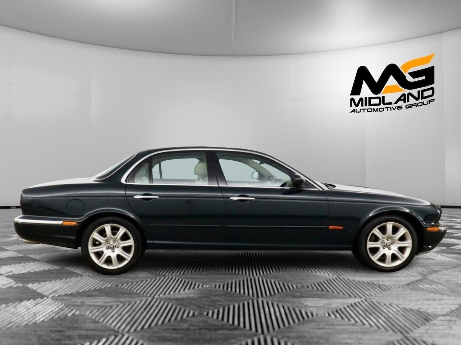 Used Jaguar XJ 2004 for sale - 76821566: Photo 5