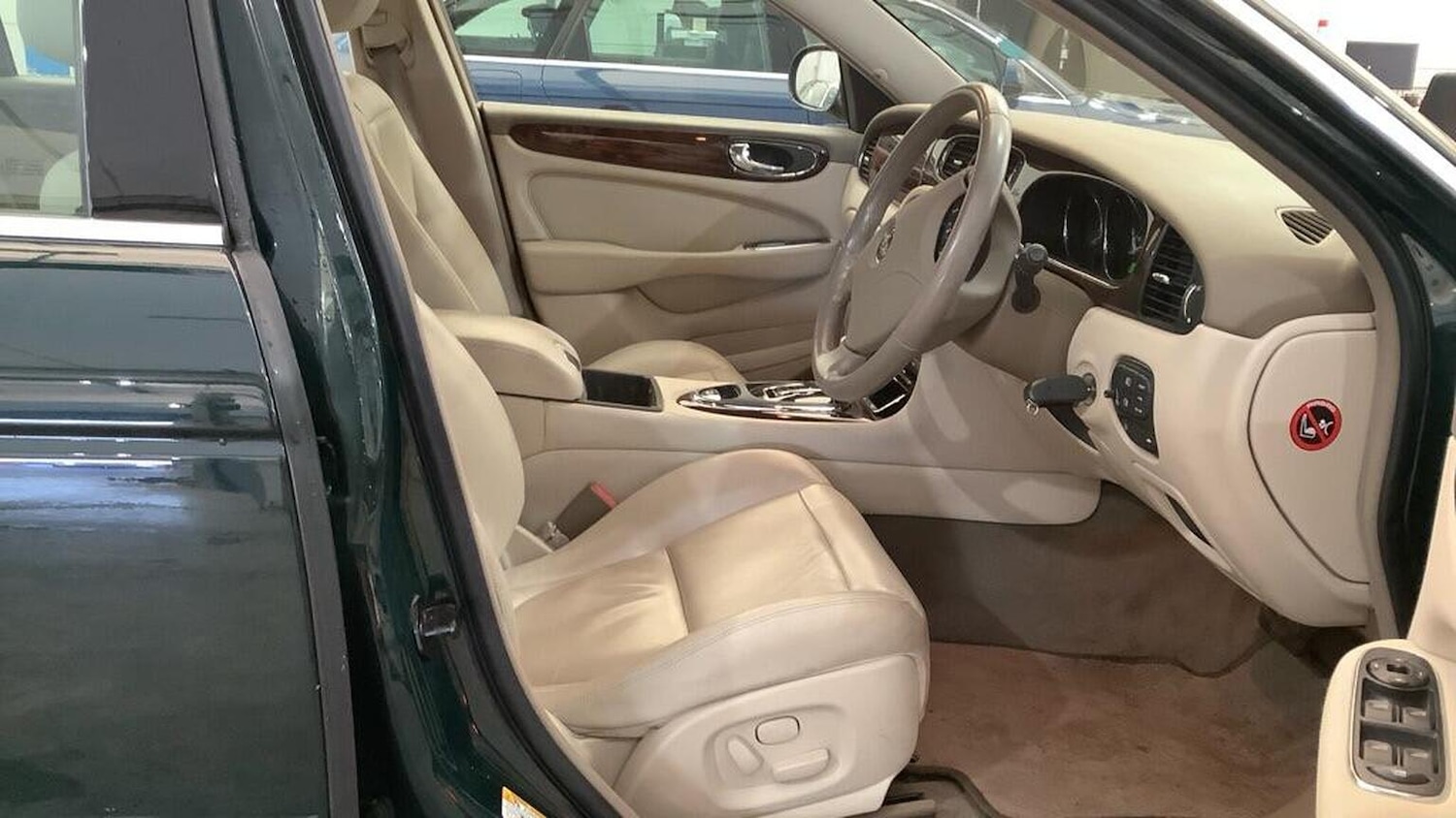 Used Jaguar XJ 2004 for sale - 76821566: Photo 6