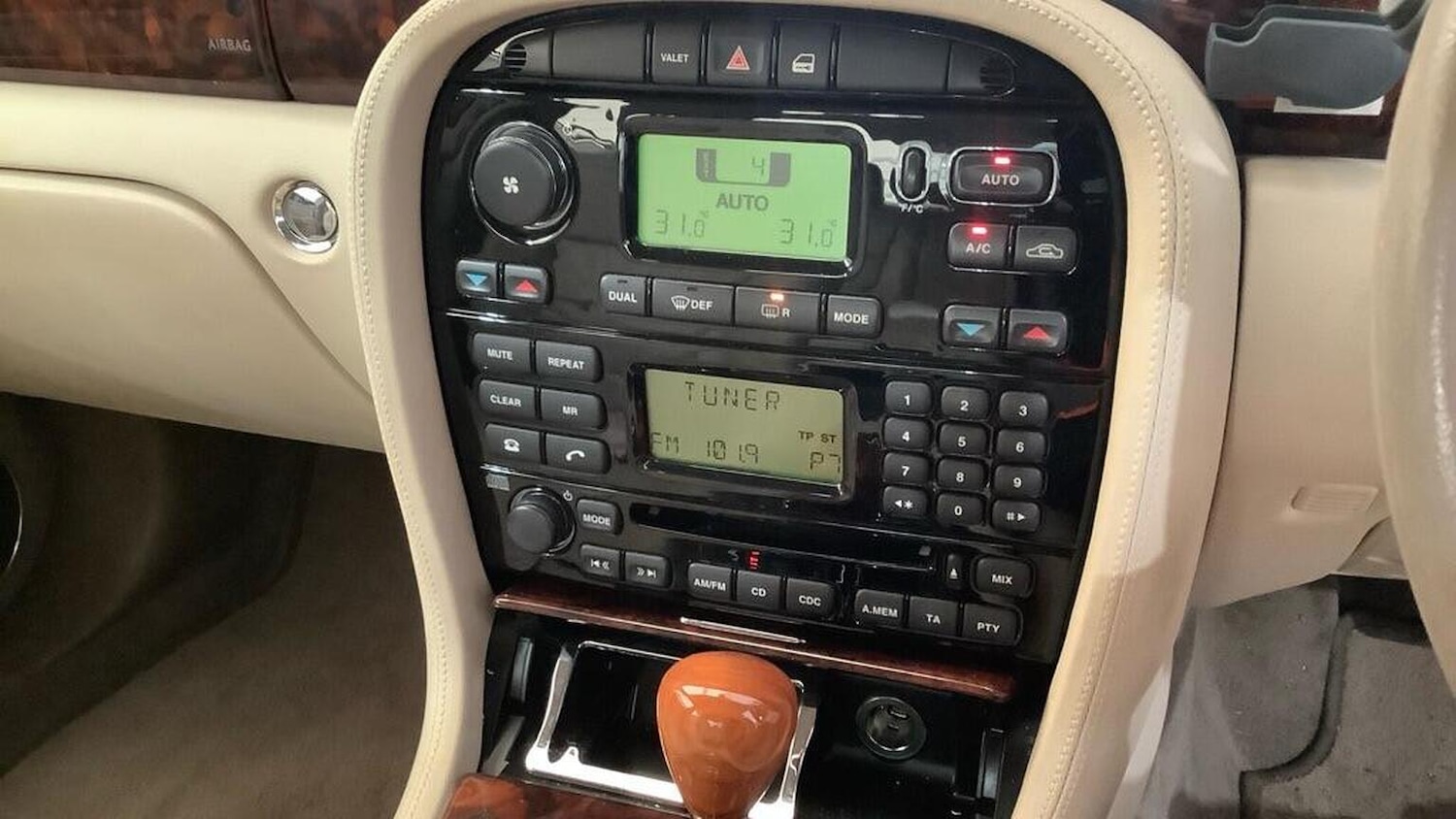 Used Jaguar XJ 2004 for sale - 76821566: Photo 8