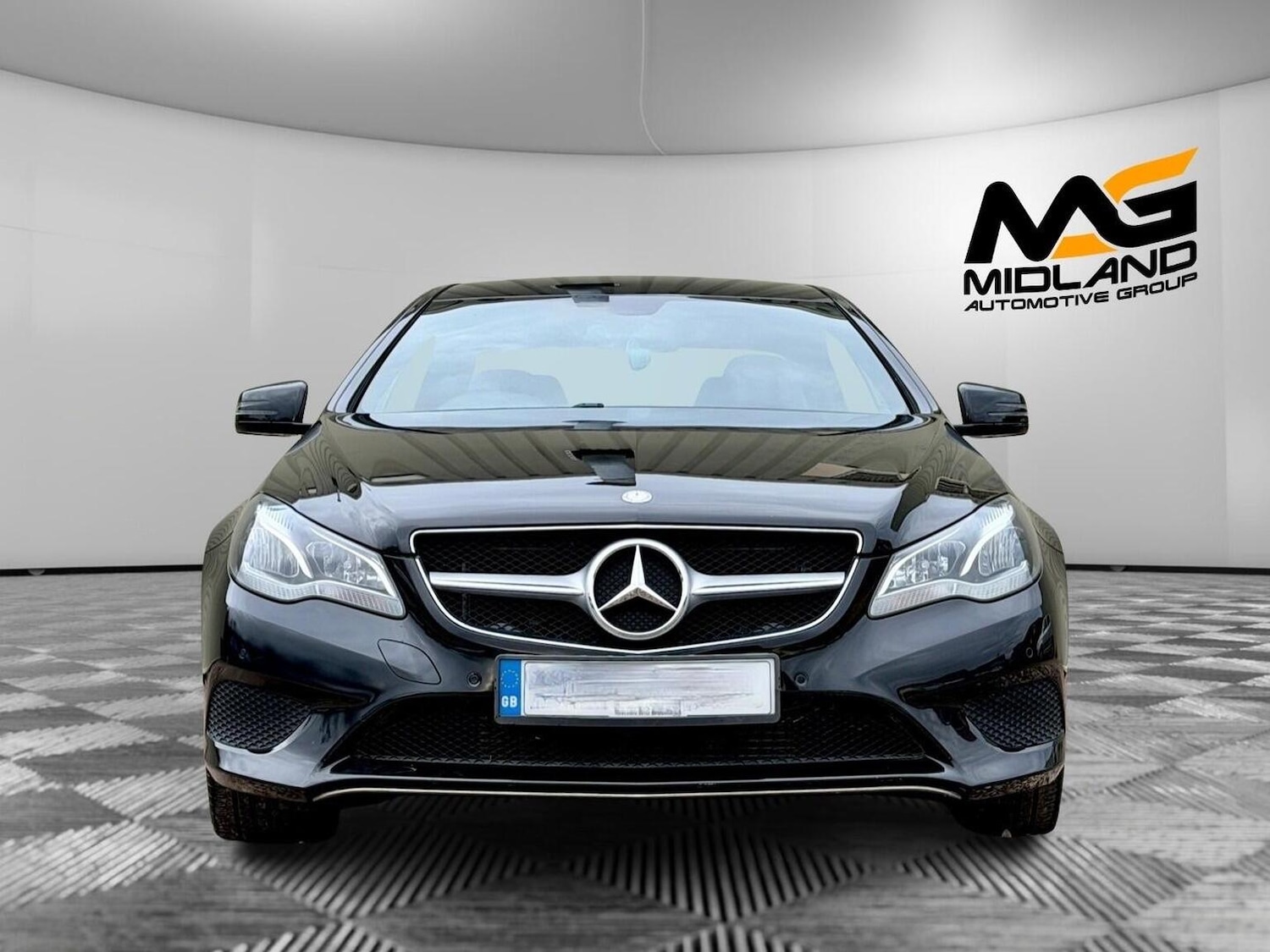 Used Mercedes-Benz E Class 2013 for sale - 76666142: Photo 2