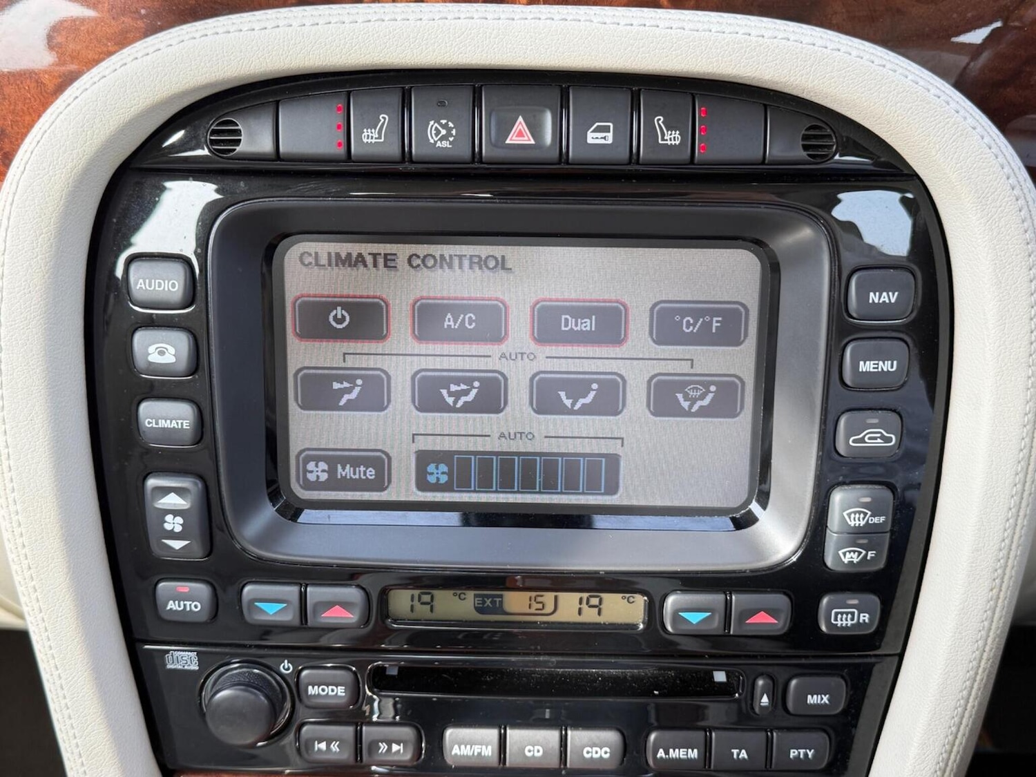 Used Jaguar XJ 2007 for sale - 77979942: Photo 27