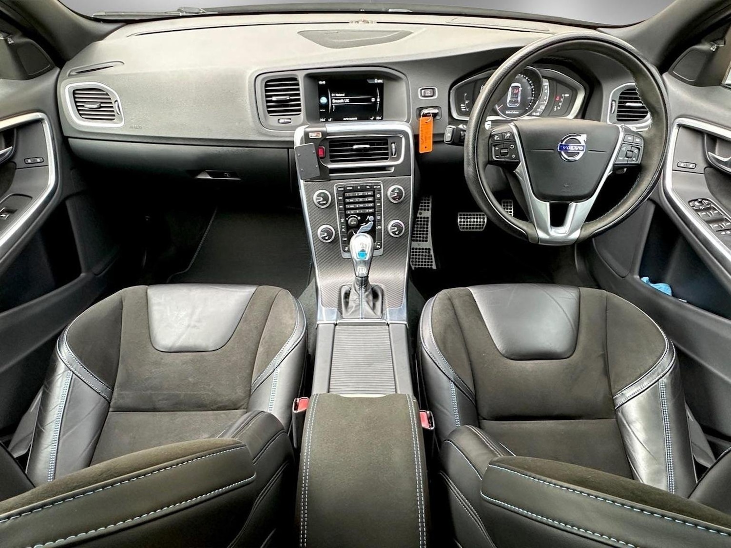 Used Volvo V60 2015 for sale - 76624452: Photo 11