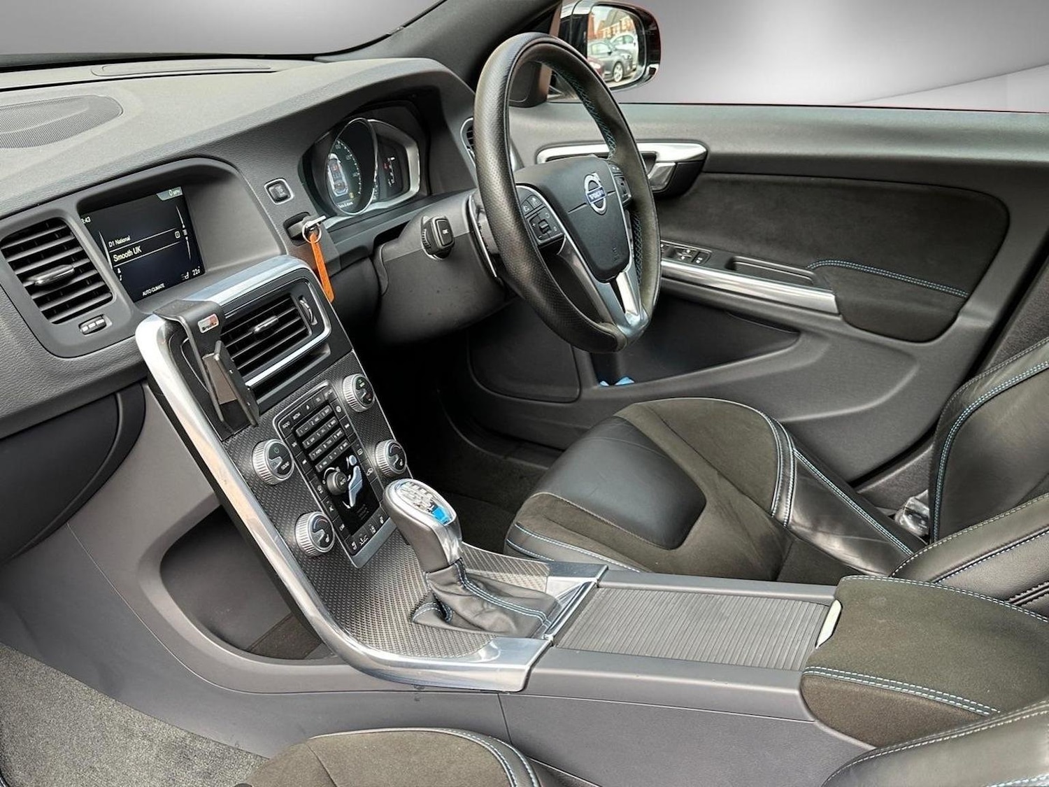 Used Volvo V60 2015 for sale - 76624452: Photo 12