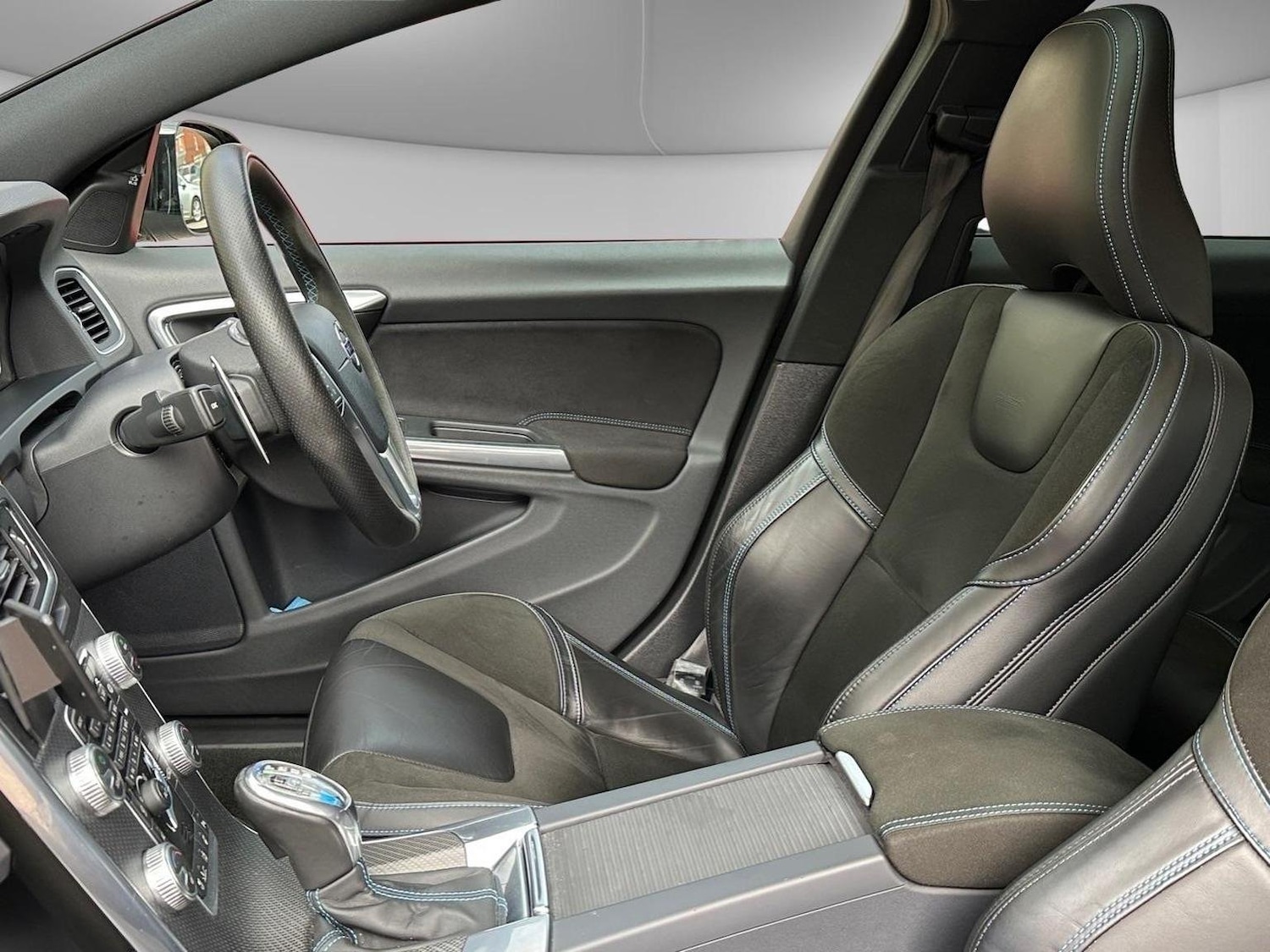 Used Volvo V60 2015 for sale - 76624452: Photo 13