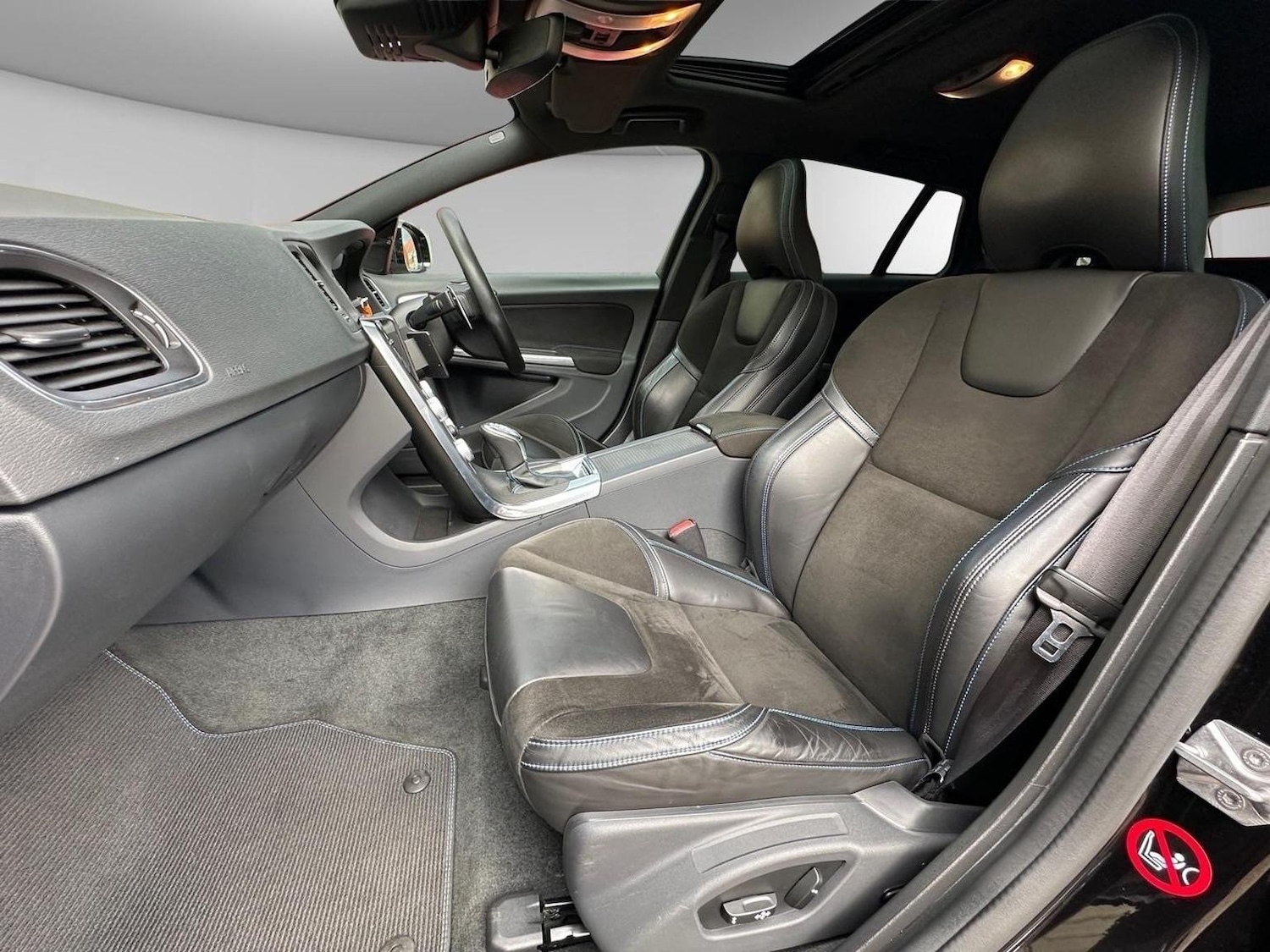 Used Volvo V60 2015 for sale - 76624452: Photo 14