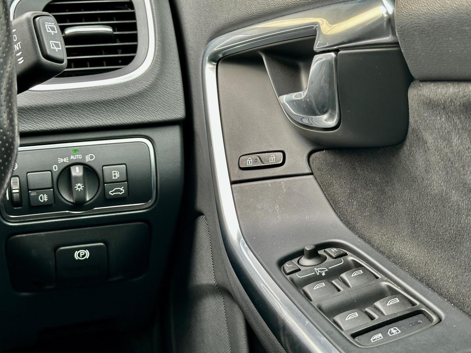 Used Volvo V60 2015 for sale - 76624452: Photo 18