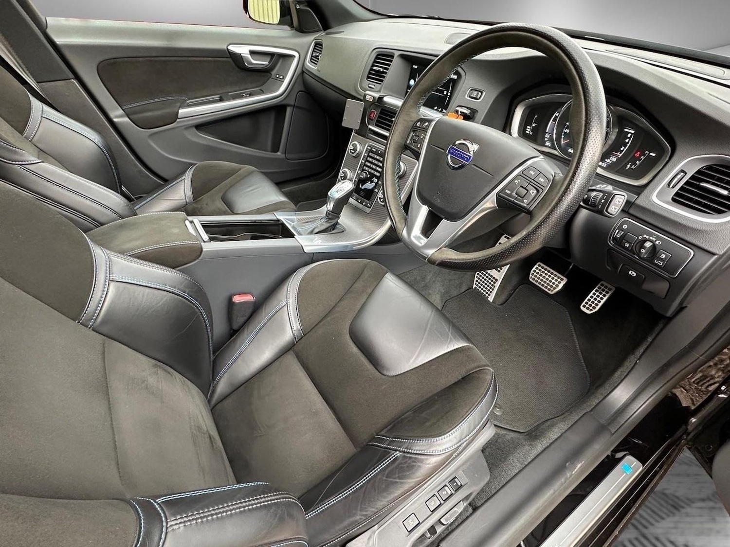 Used Volvo V60 2015 for sale - 76624452: Photo 19