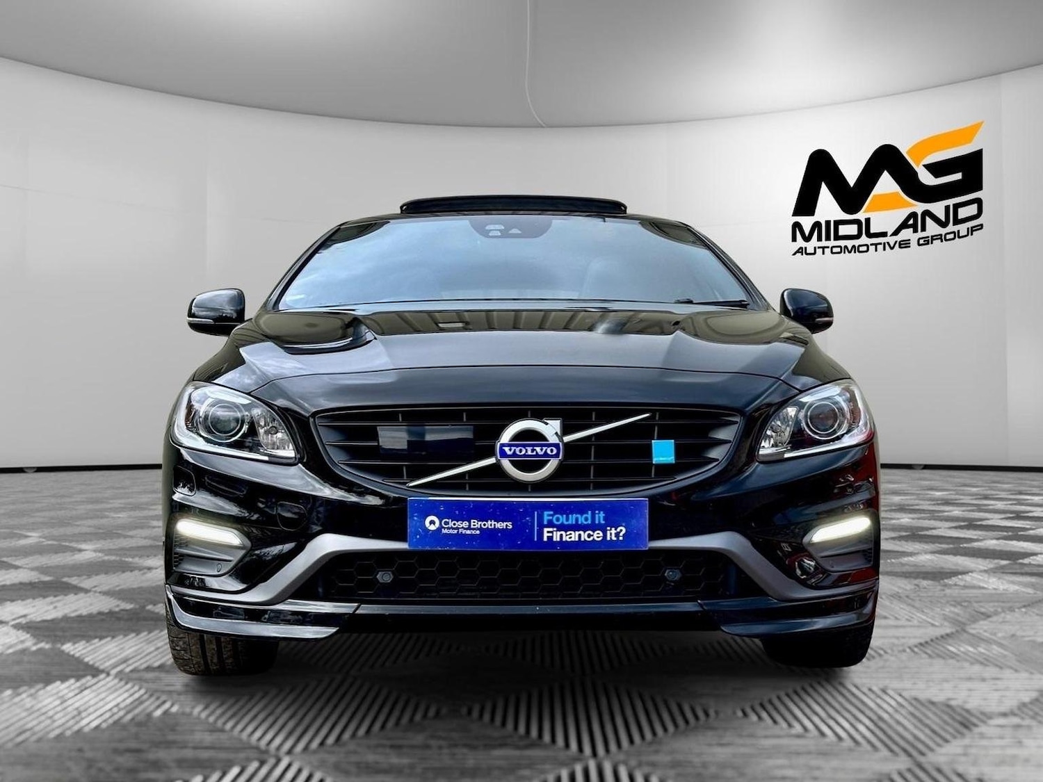 Used Volvo V60 2015 for sale - 76624452: Photo 2