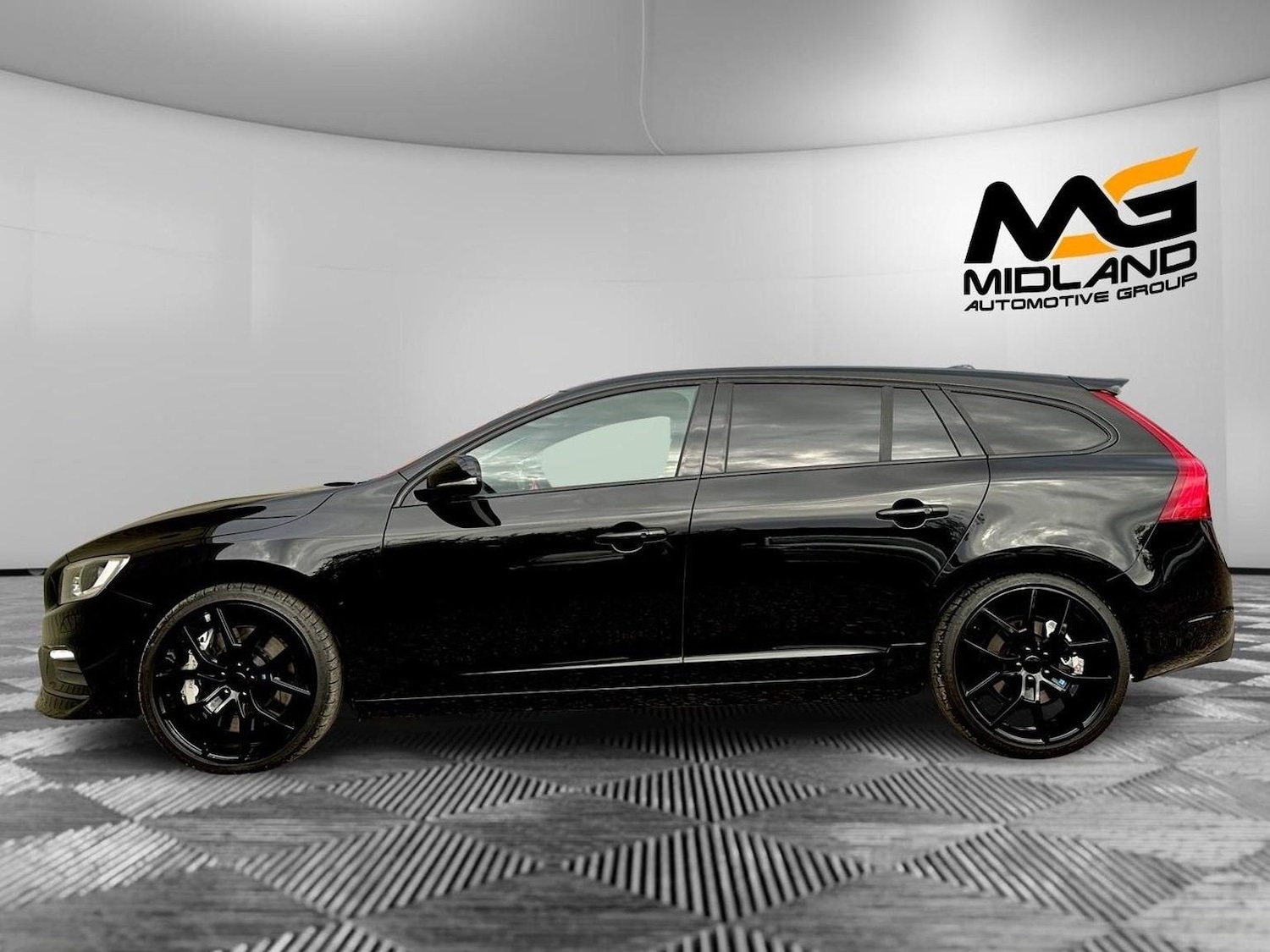 Used Volvo V60 2015 for sale - 76624452: Photo 5