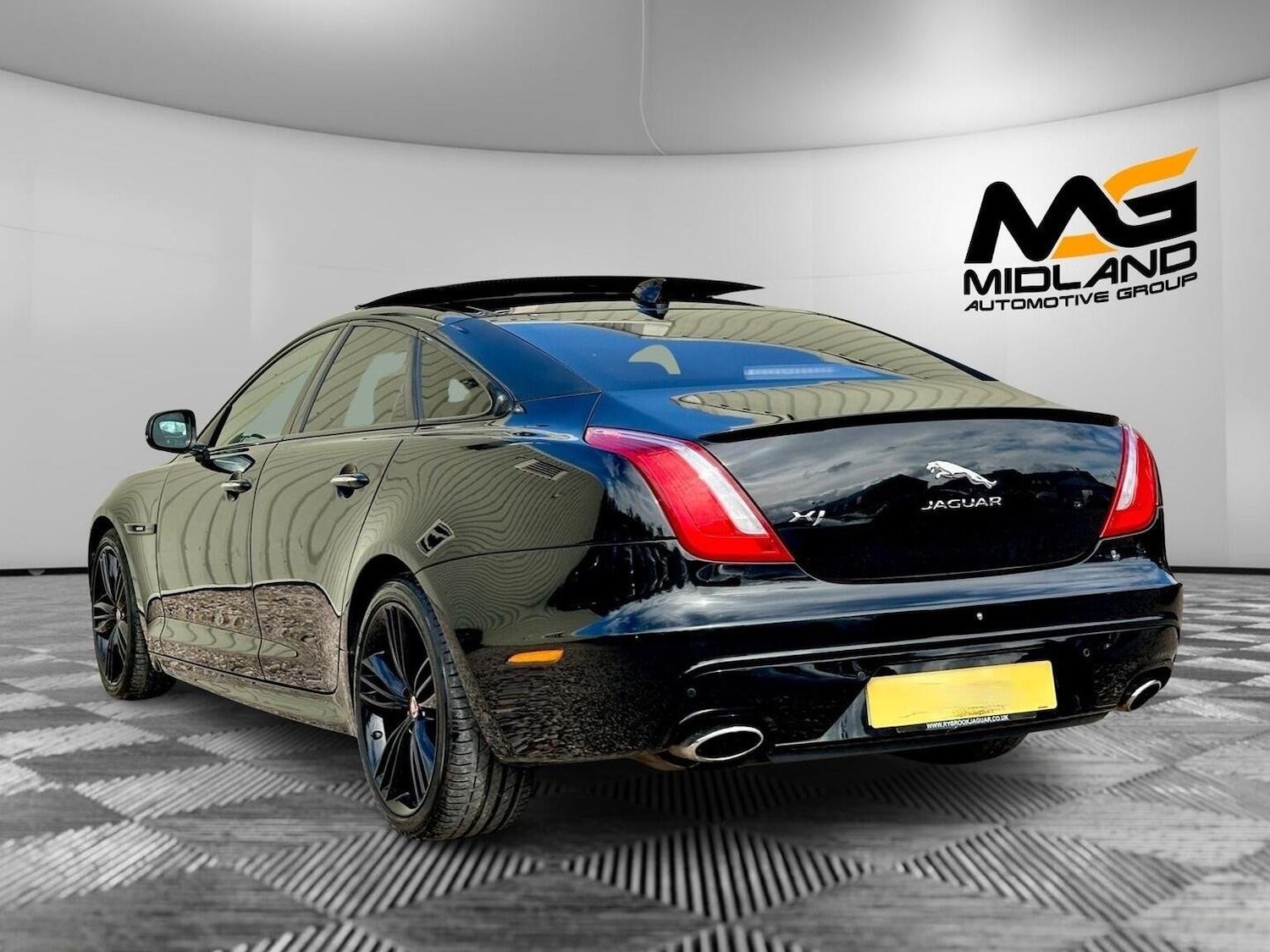 Used Jaguar XJ 2016 for sale - 76794619: Photo 5