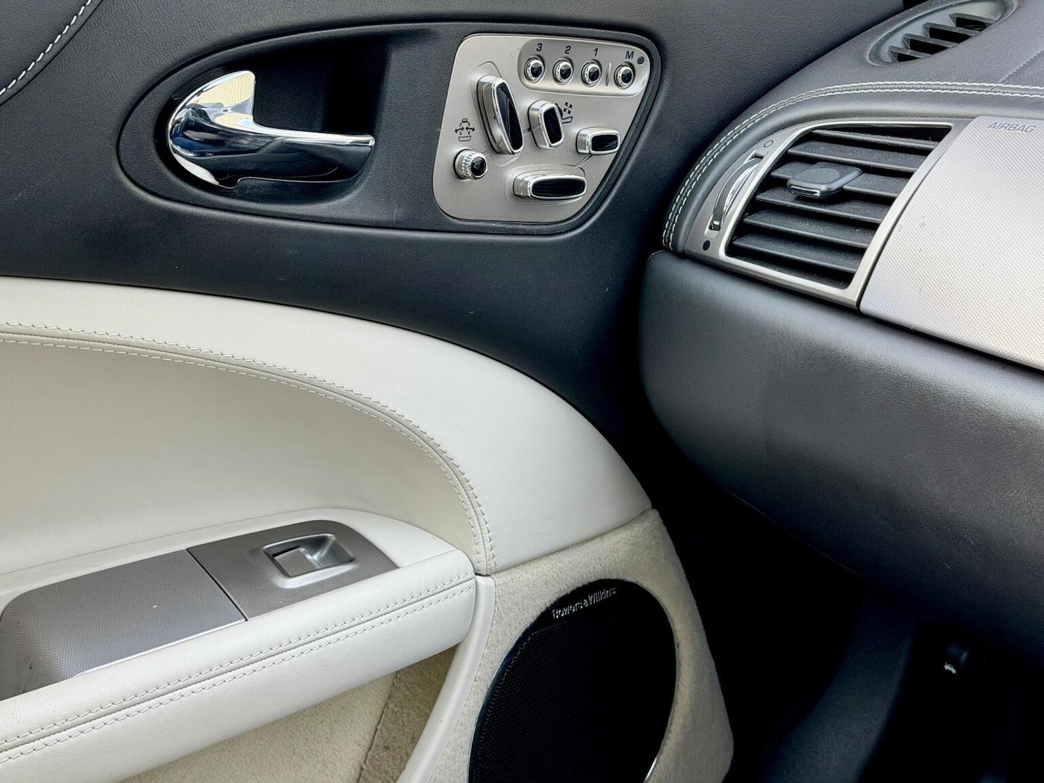 Used Jaguar XK 2010 for sale - 77595393: Photo 17