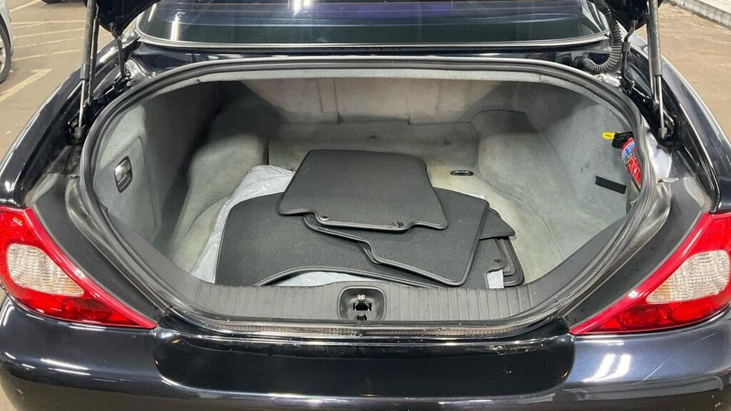 Used Jaguar XJ 2008 for sale - 76884849: Photo 12