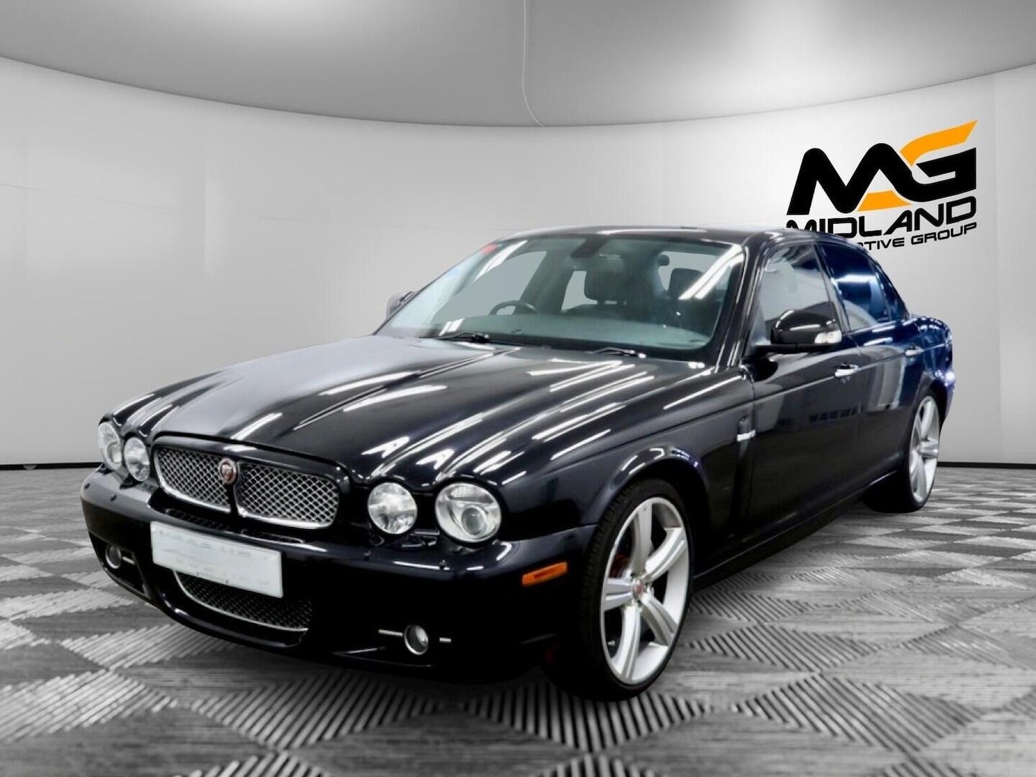 Used Jaguar XJ 2008 for sale - 76884849: Photo 2