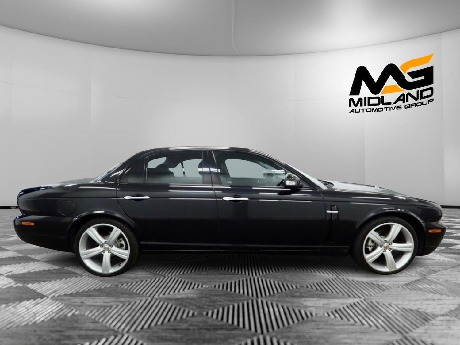 Used Jaguar XJ 2008 for sale - 76884849: Photo 3