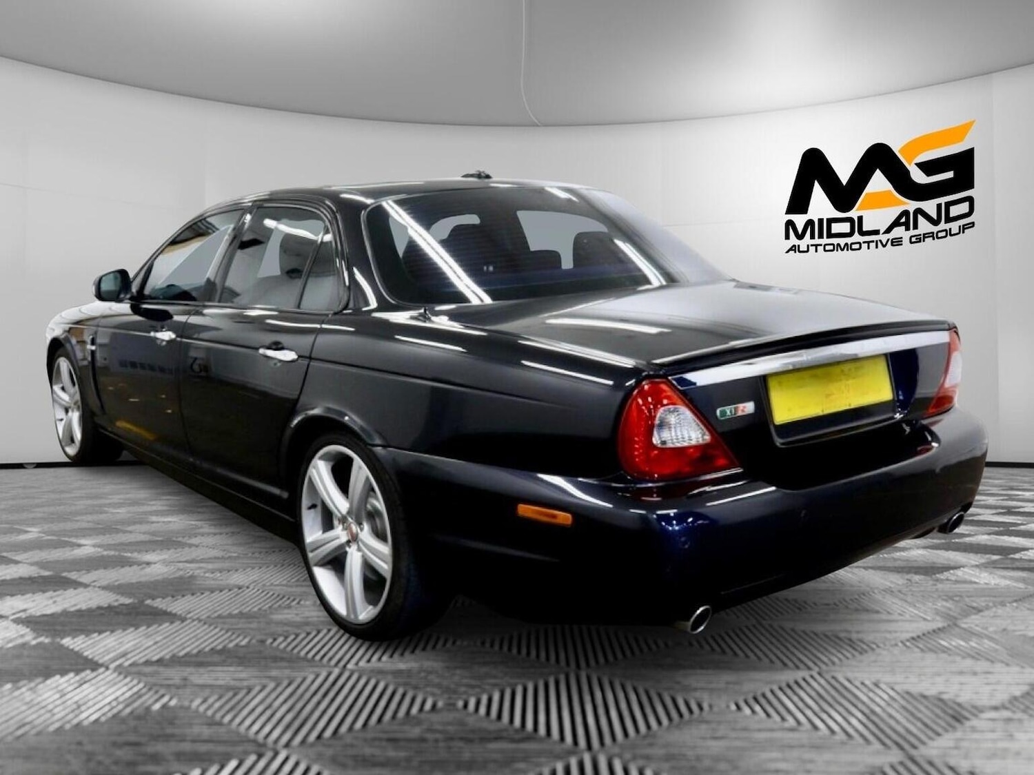 Used Jaguar XJ 2008 for sale - 76884849: Photo 4