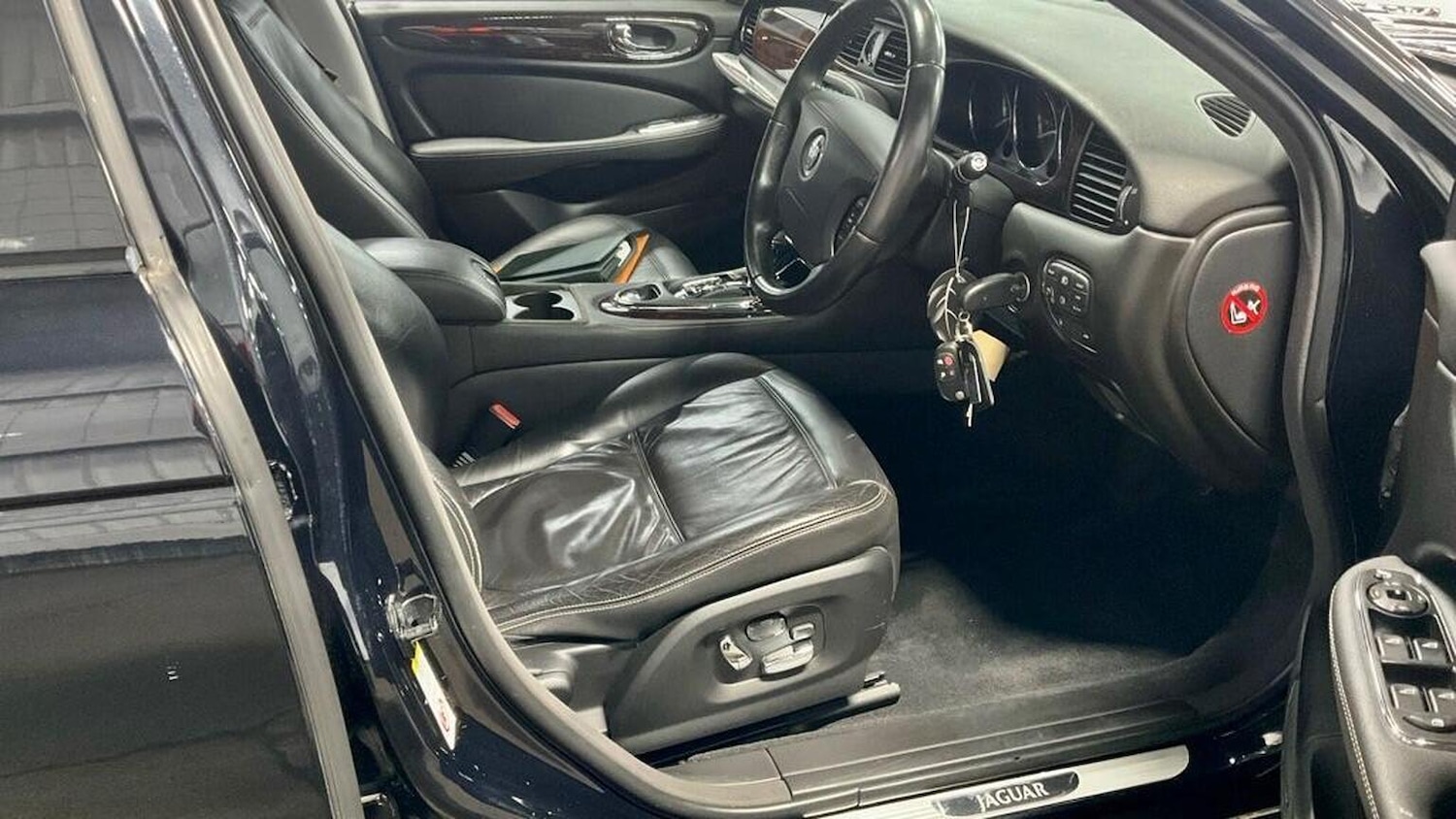 Used Jaguar XJ 2008 for sale - 76884849: Photo 8