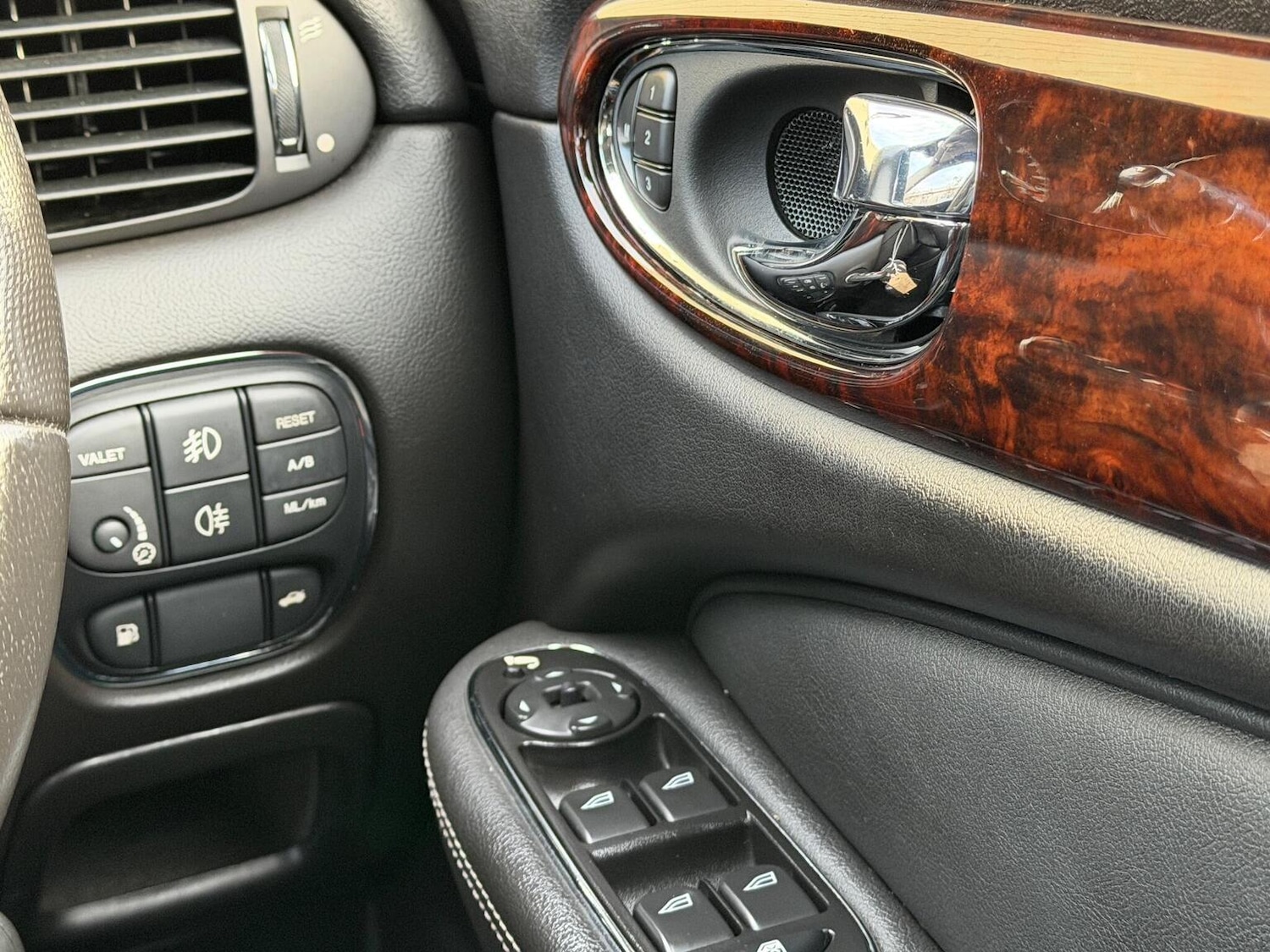 Used Jaguar XJ 2008 for sale - 77981800: Photo 18