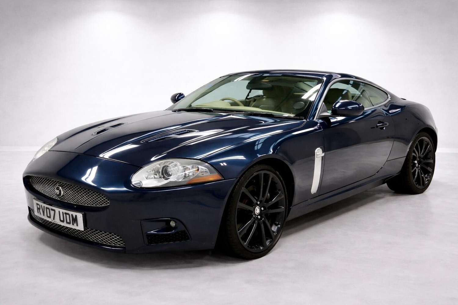 Used Jaguar XKR 2007 for sale - 77656166: Photo 2