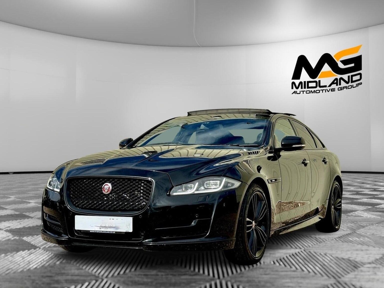 Used Jaguar XJ 2016 for sale - 76624441: Photo 3