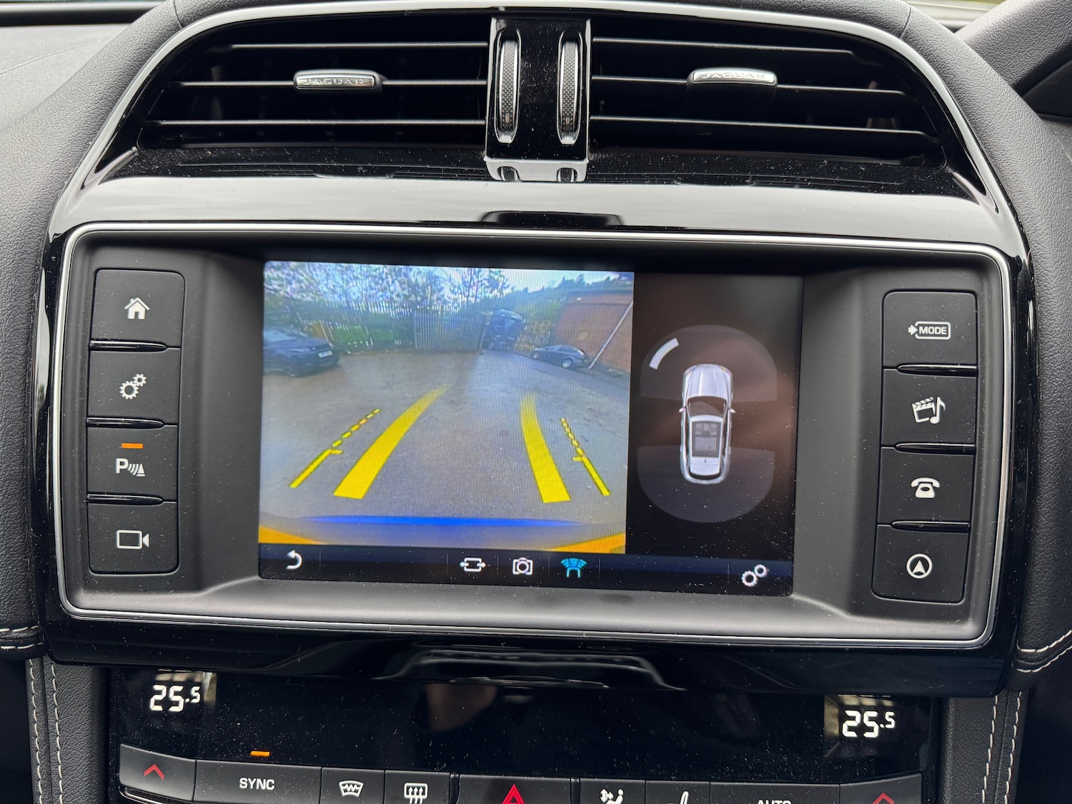 Used Jaguar F-Pace 2018 for sale - 76330481: Photo 10