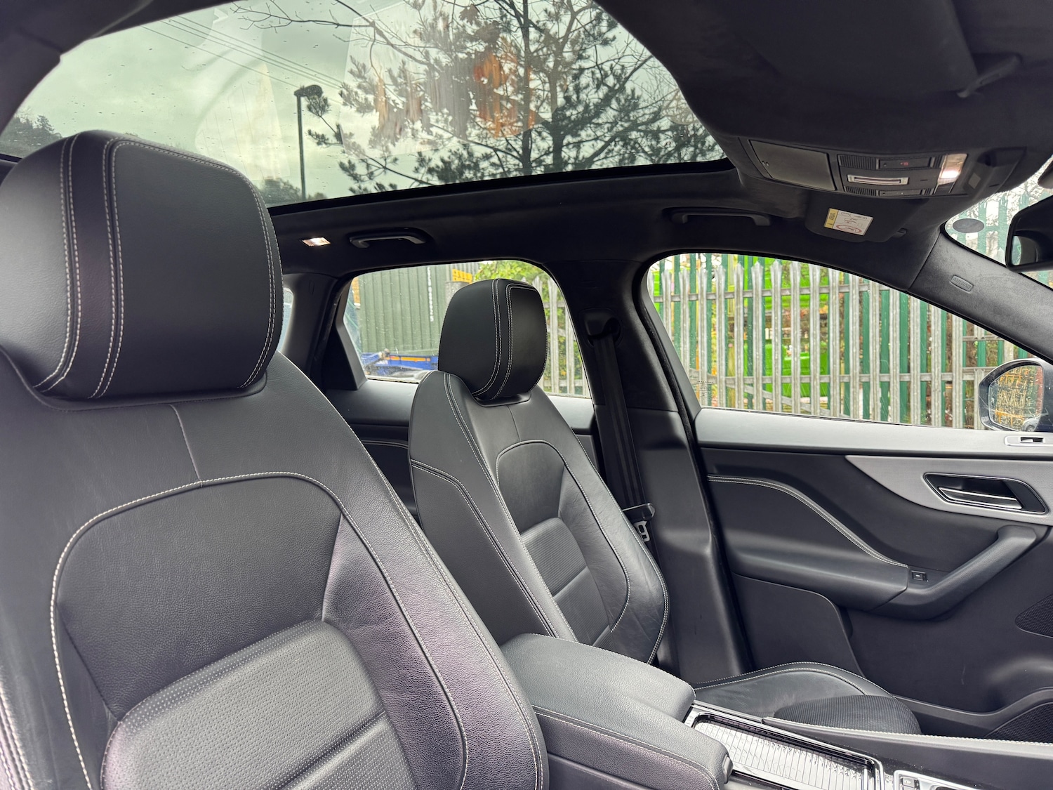 Used Jaguar F-Pace 2018 for sale - 76330481: Photo 4