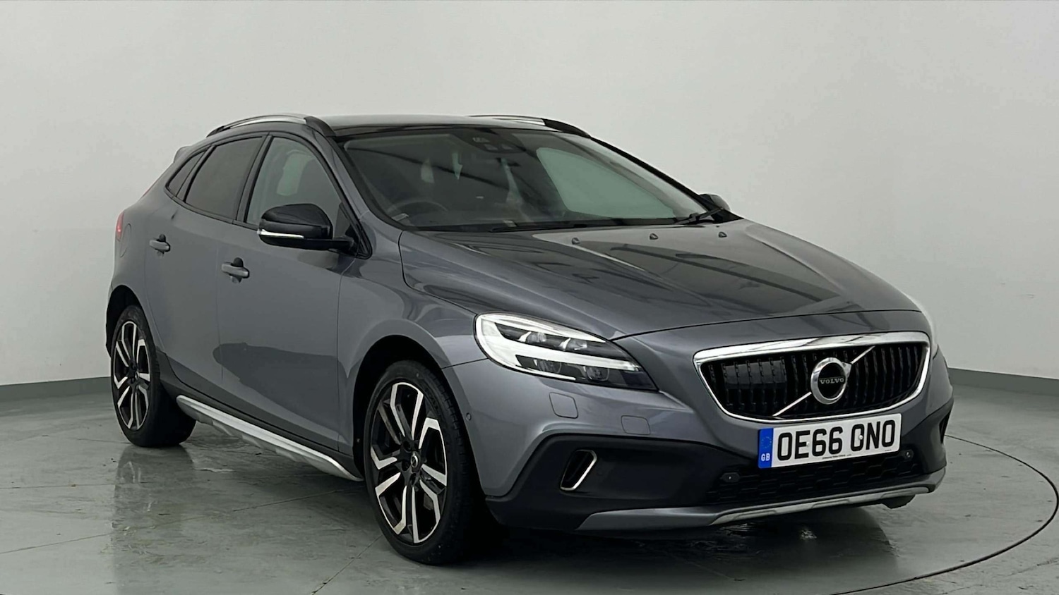 Used Volvo V40 2017 for sale - 76704598: Photo 1
