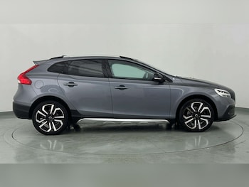 Used Volvo V40 2017 for sale - 76704598: Photo