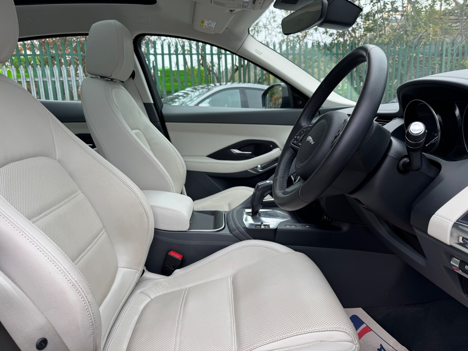 Used Jaguar E-Pace 2019 for sale - 76253142: Photo 11