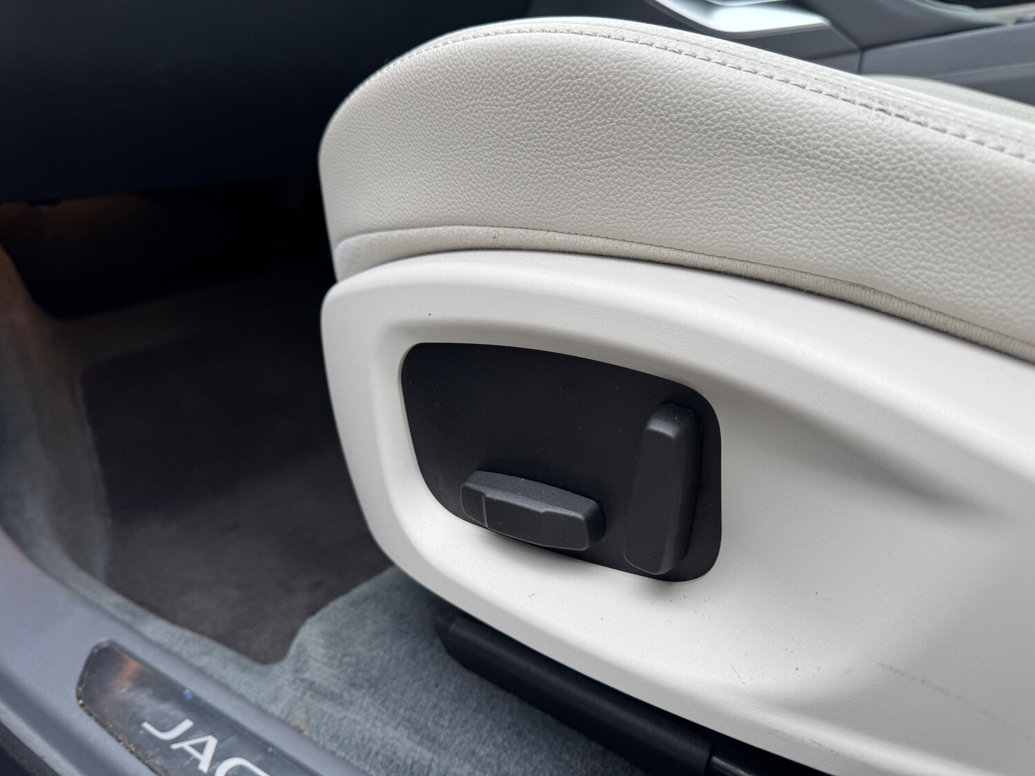 Used Jaguar E-Pace 2019 for sale - 76253142: Photo 28