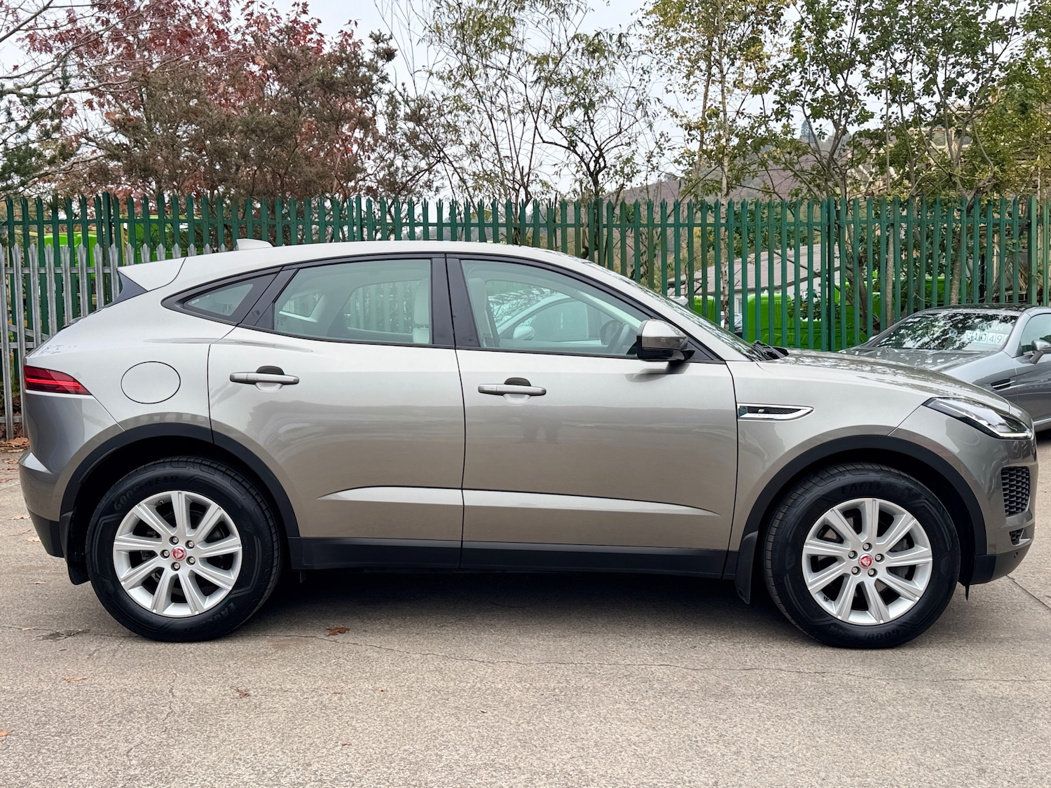 Used Jaguar E-Pace 2019 for sale - 76253142: Photo 4