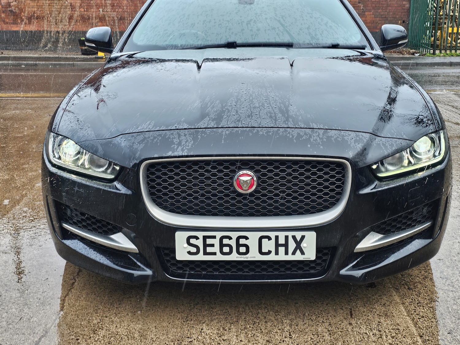Used Jaguar XE 2017 for sale - 77394191: Photo 2