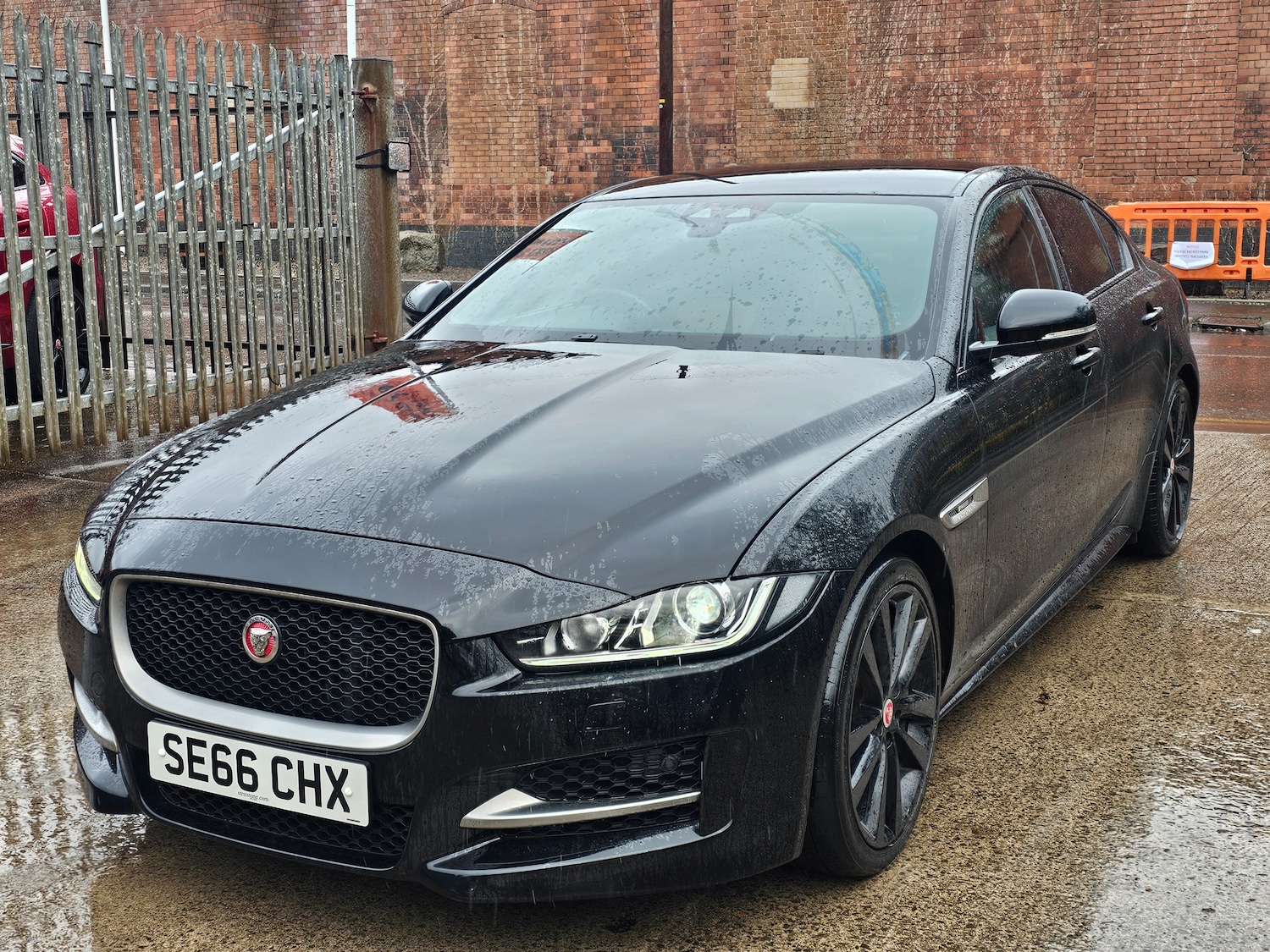 Used Jaguar XE 2017 for sale - 77394191: Photo 3