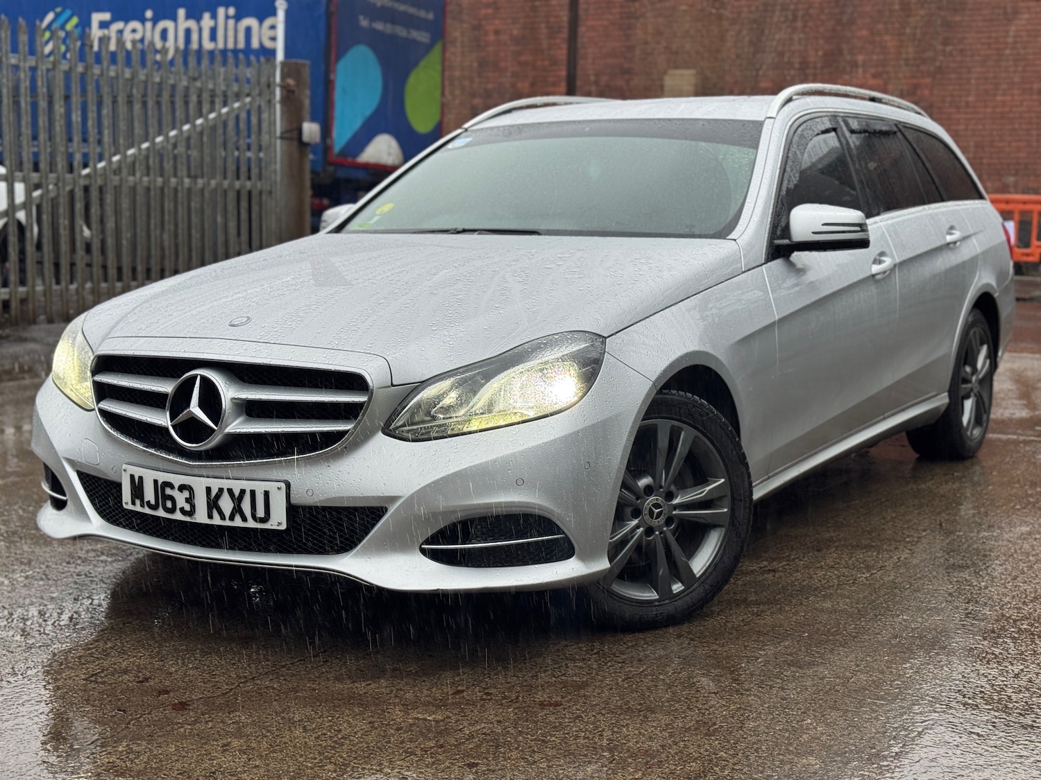 Used Mercedes-Benz E Class 2013 for sale - 76972967: Photo 2