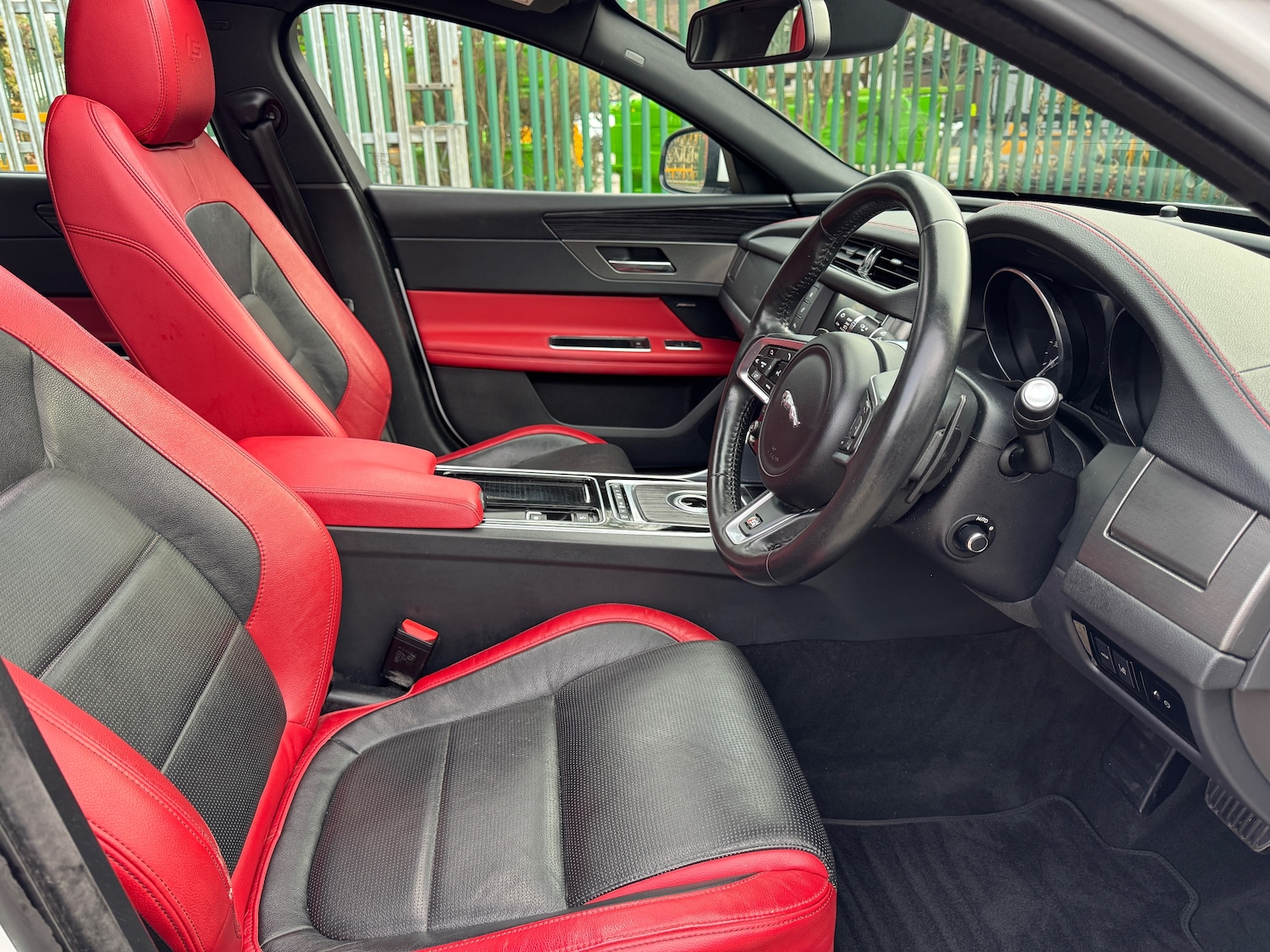 Used Jaguar XF 2016 for sale - 76569280: Photo 14