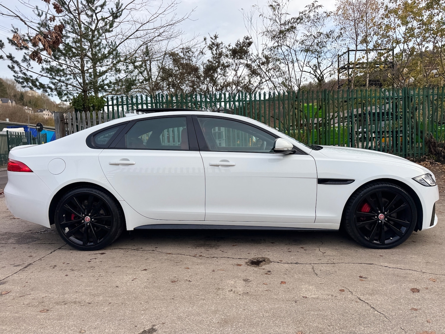 Used Jaguar XF 2016 for sale - 76569280: Photo 4