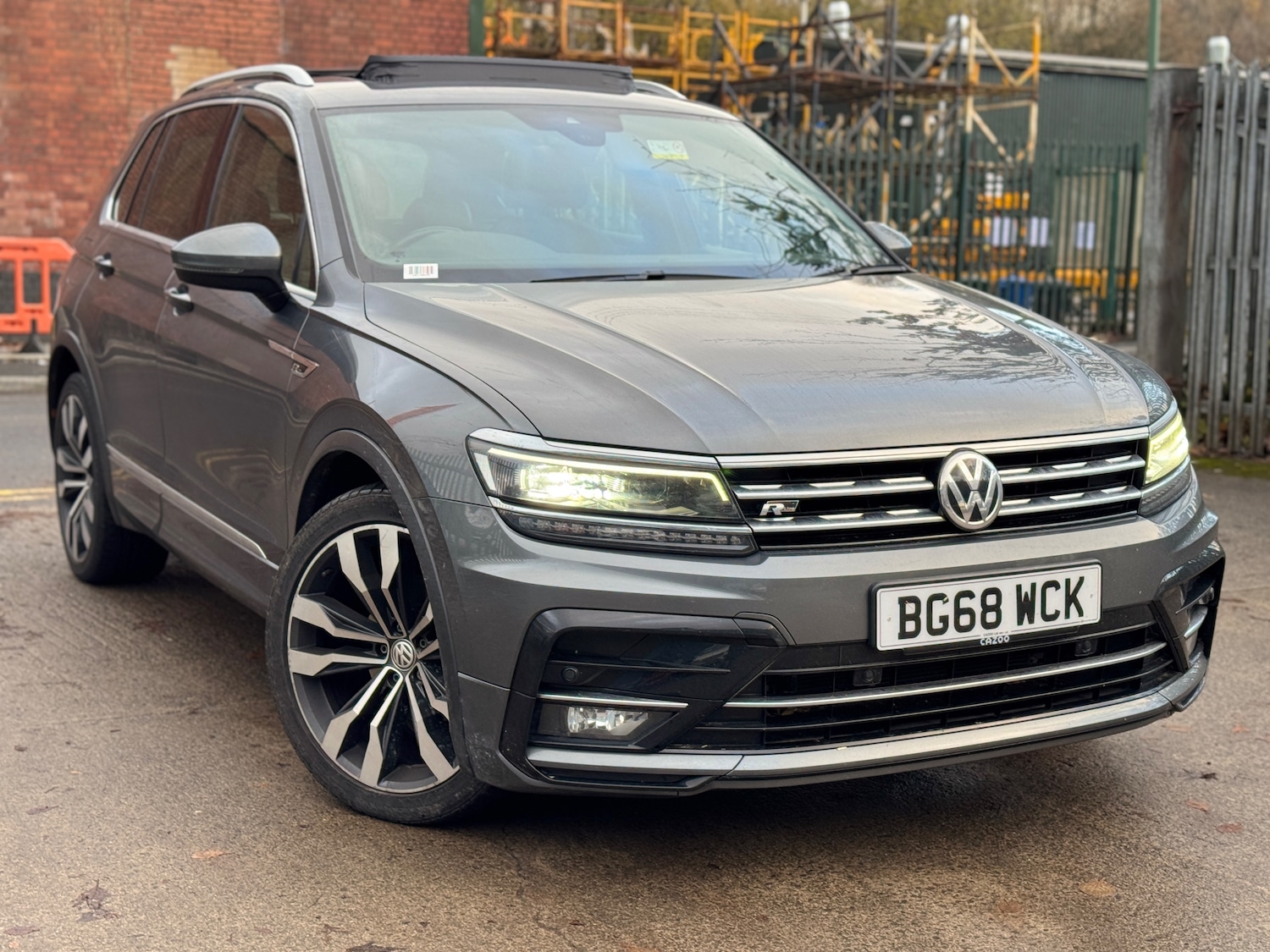 Used Volkswagen Tiguan 2018 for sale - 76798673: Photo 1