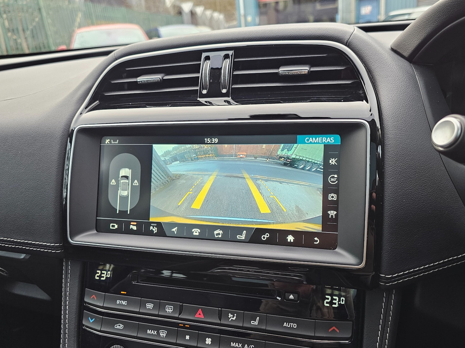 Used Jaguar F-Pace 2016 for sale - 77460434: Photo 32