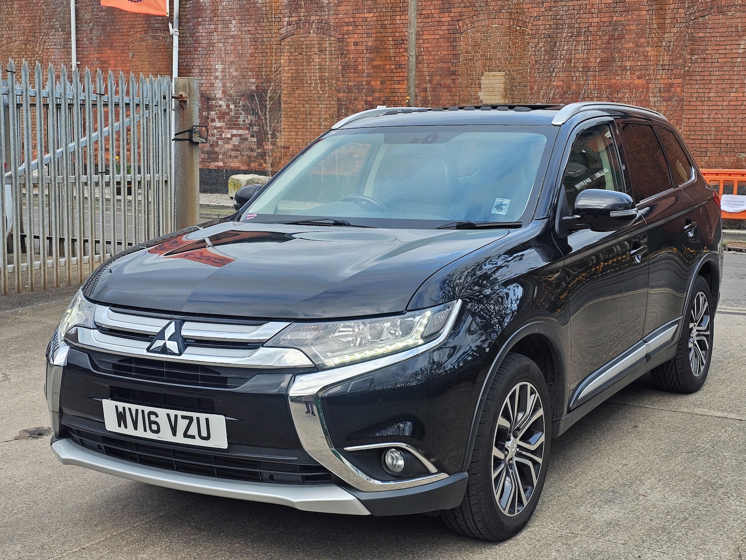 Used Mitsubishi Outlander 2016 for sale - 77608089: Photo 3