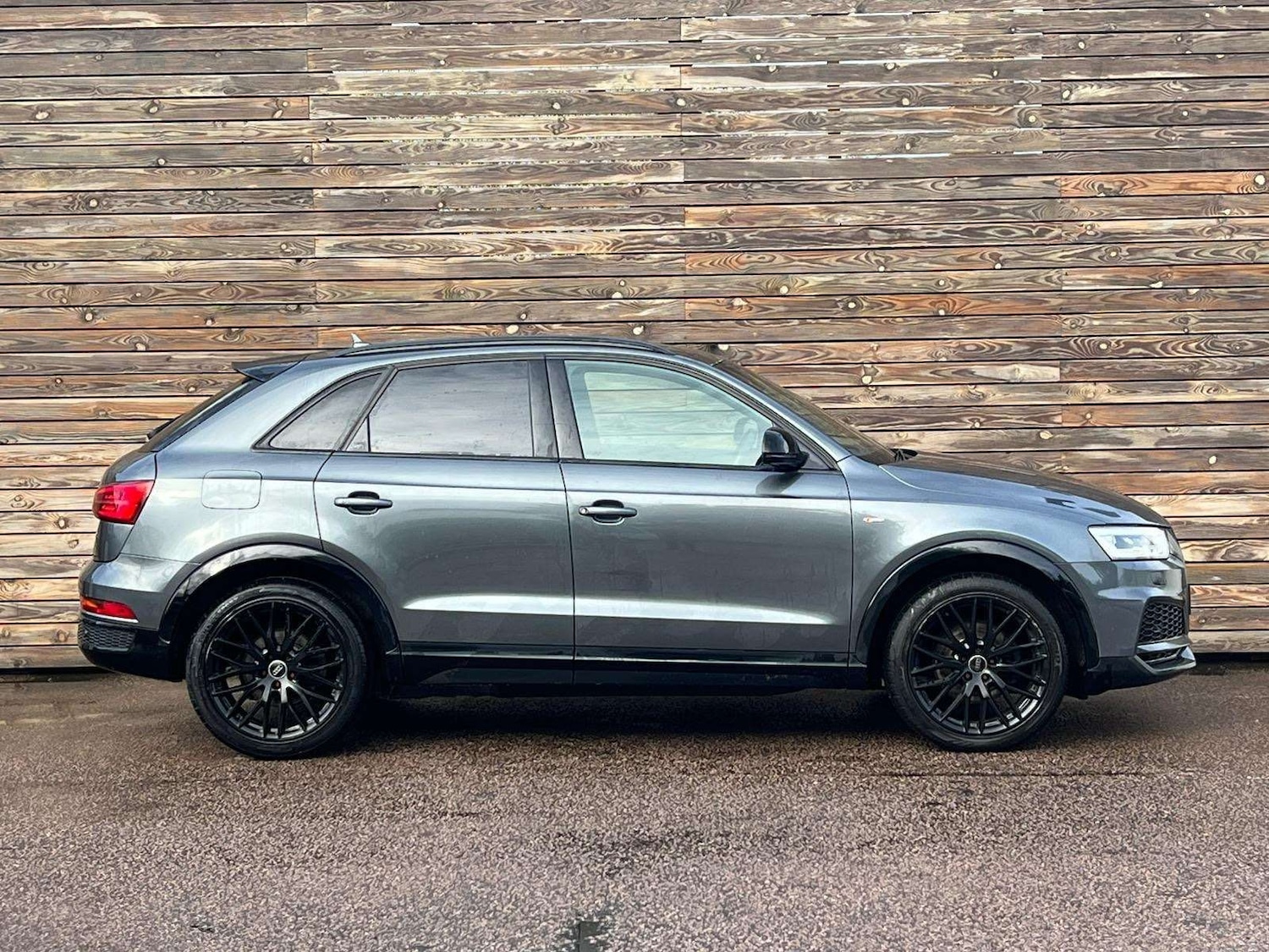 Used Audi Q3 2018 for sale - 77567821: Photo 2