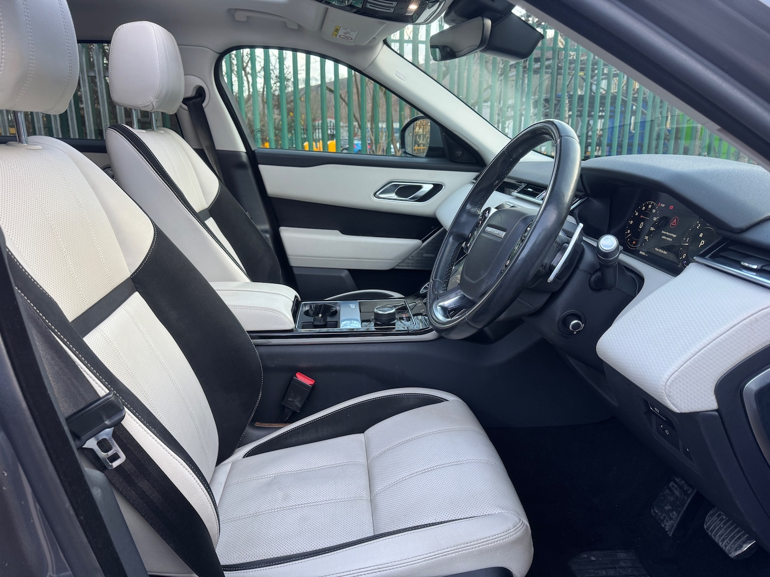 Used Land Rover Range Rover Velar 2017 for sale - 76985677: Photo 12