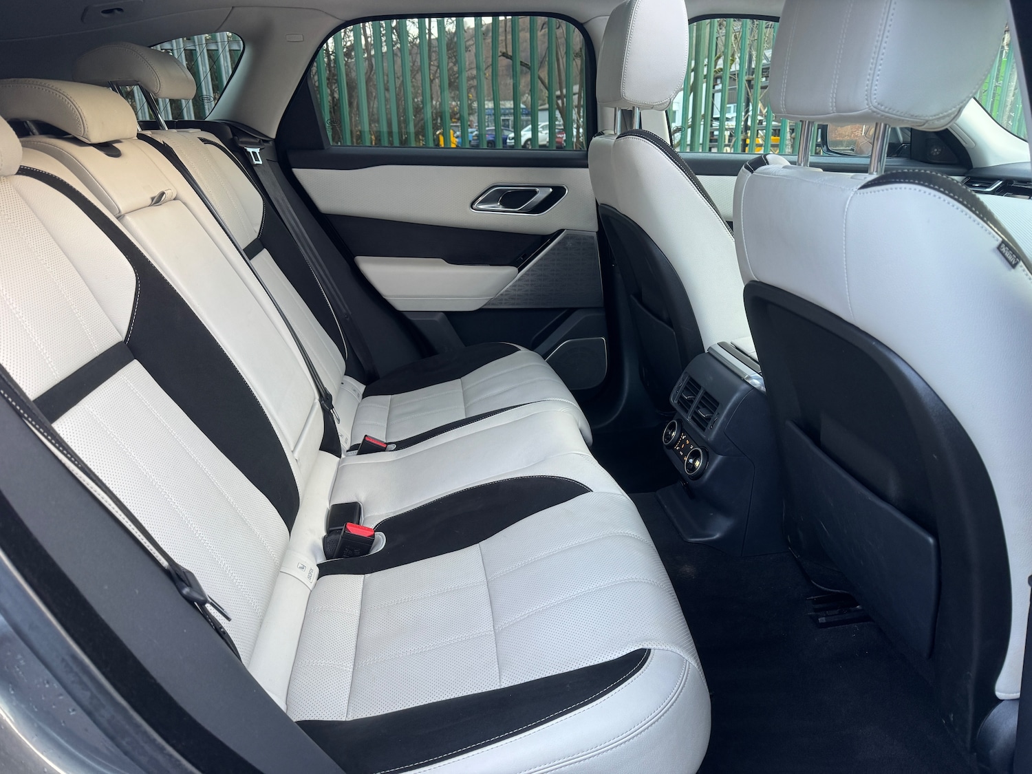 Used Land Rover Range Rover Velar 2017 for sale - 76985677: Photo 18